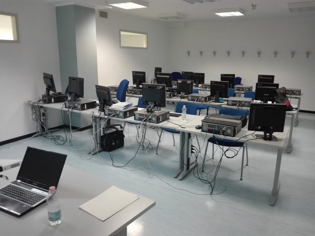 foto corso Java, MySQL, JavaEE, Maven, HTML, CSS, JavaScript, Bootstrap, Spring, Spring MVC, JUnit