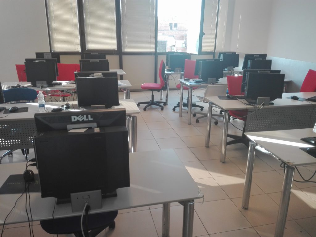 foto corso Java, MySQL, JavaEE, Maven, HTML, CSS, JavaScript, Bootstrap, Spring, Spring MVC, JUnit
